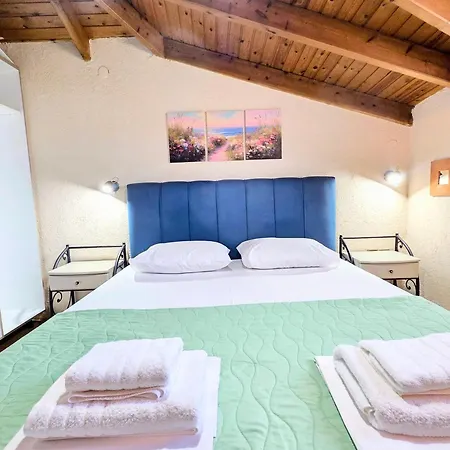 Attic Paradise * Flogita
