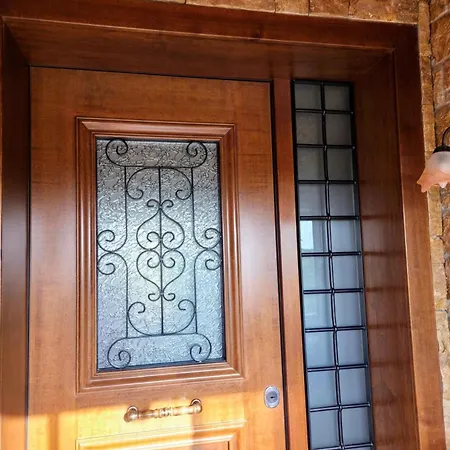 Attic Paradise * פלוגיטה